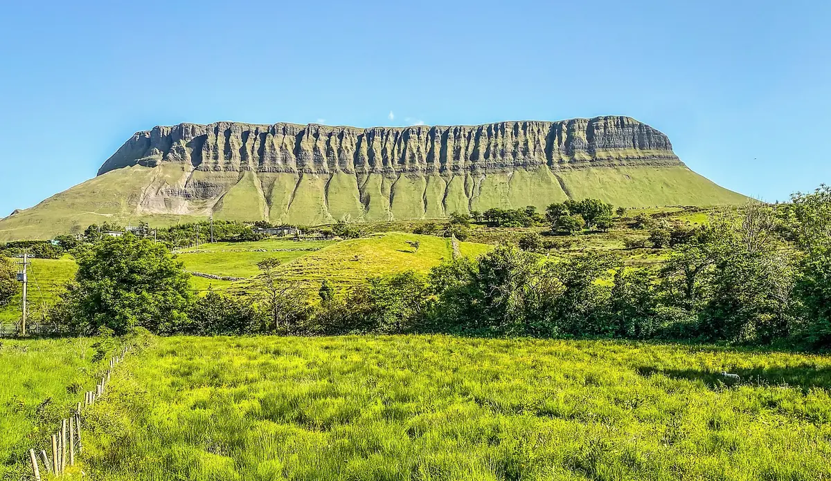 Il profilo del Ben Bulben nella contea di Sligo